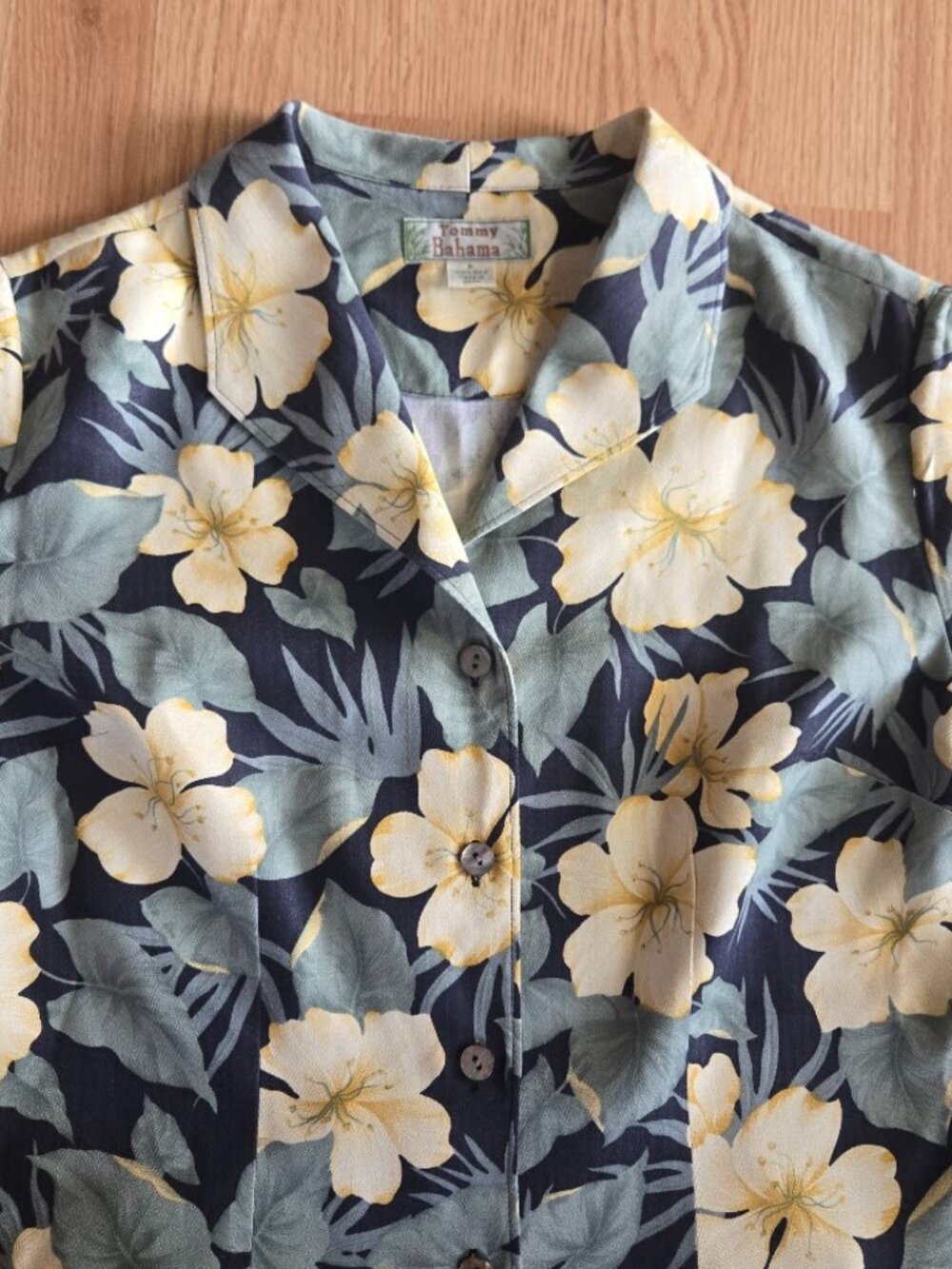 Tommy Bahama 100% Silk Tropical Floral Camp Shirt Small Resort Wear